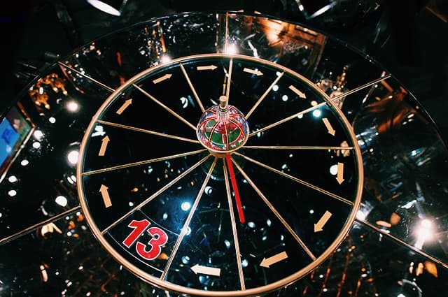 Букмекеры: команда Константина Рудера - фаворит третьей игры летней серии "Что? Где? Когда?"