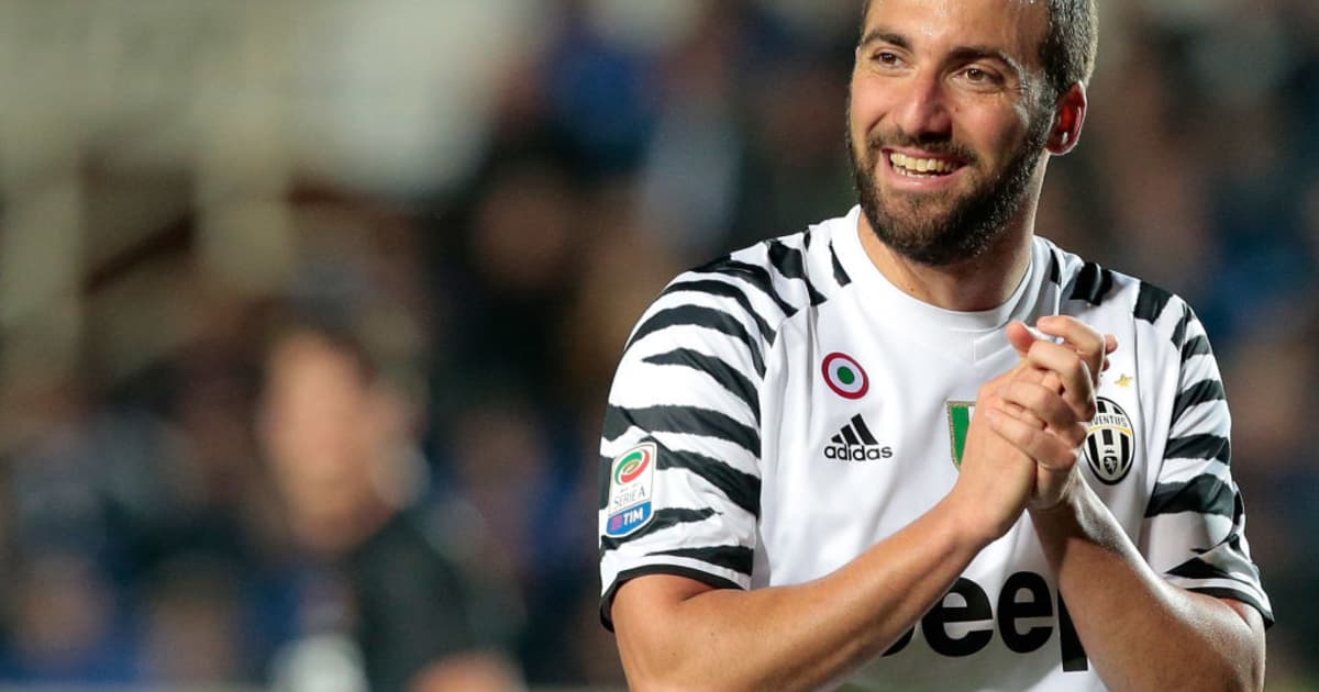 Букмекеры: «Рома» отказалась от трансфера Игуаина, аргентинца сватают в «Вест Хэм»