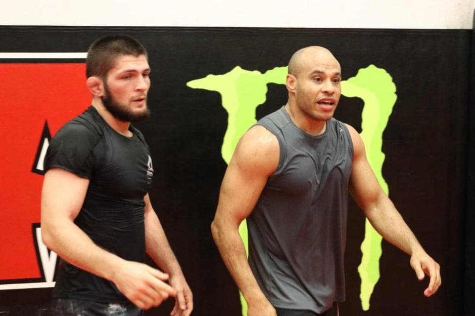 Менеджер Хабиба Нурмагомедова попал в очередную скандальную историю