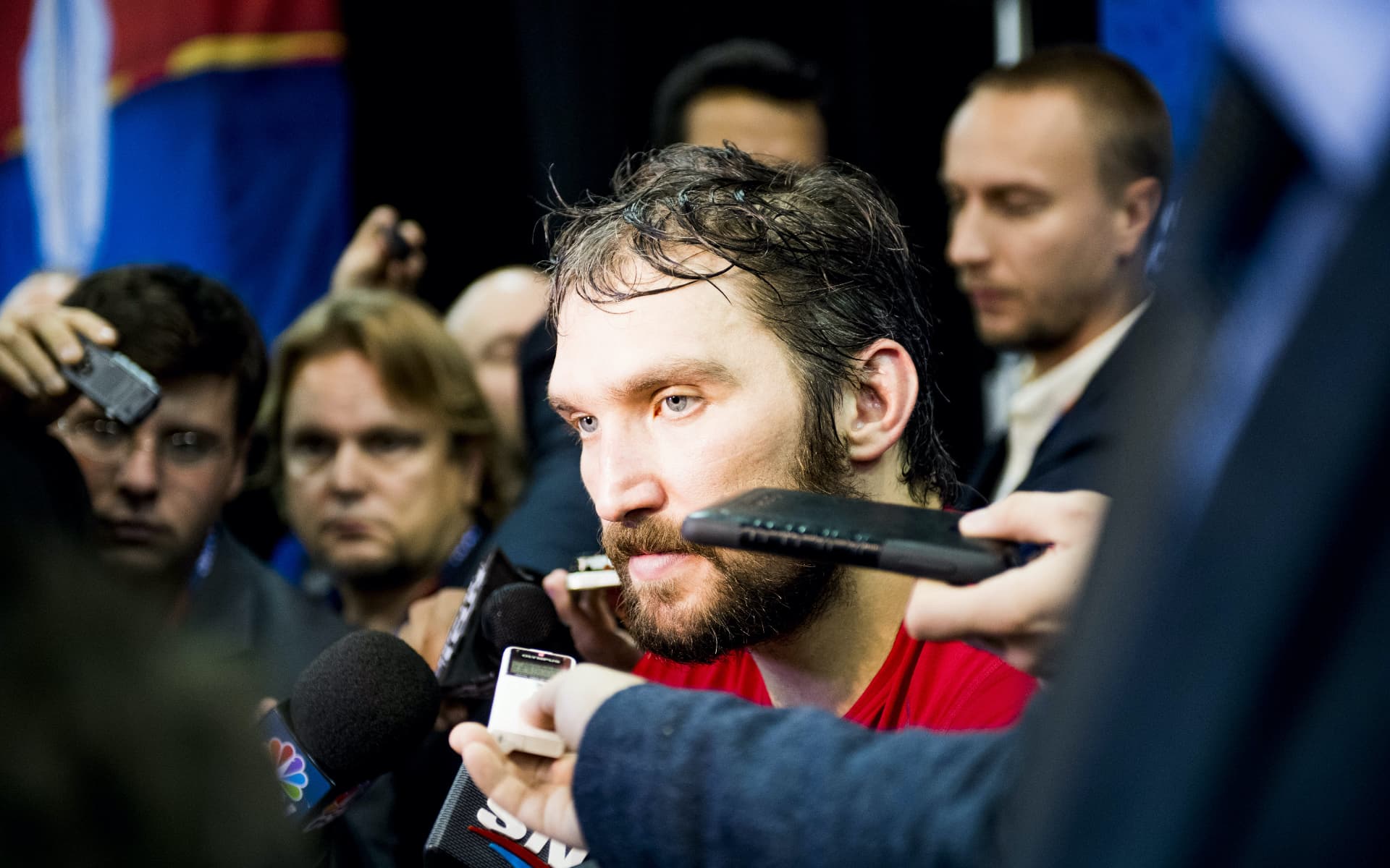 НХЛ ввела запрет на аккредитацию российских журналистов перед рекордом Овечкина