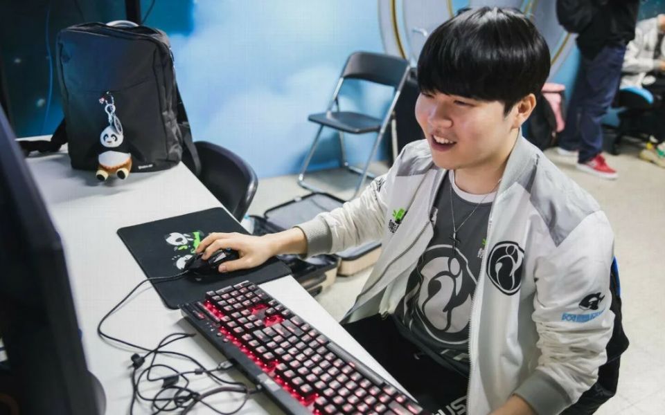 Invictus Gaming - JD Gaming 